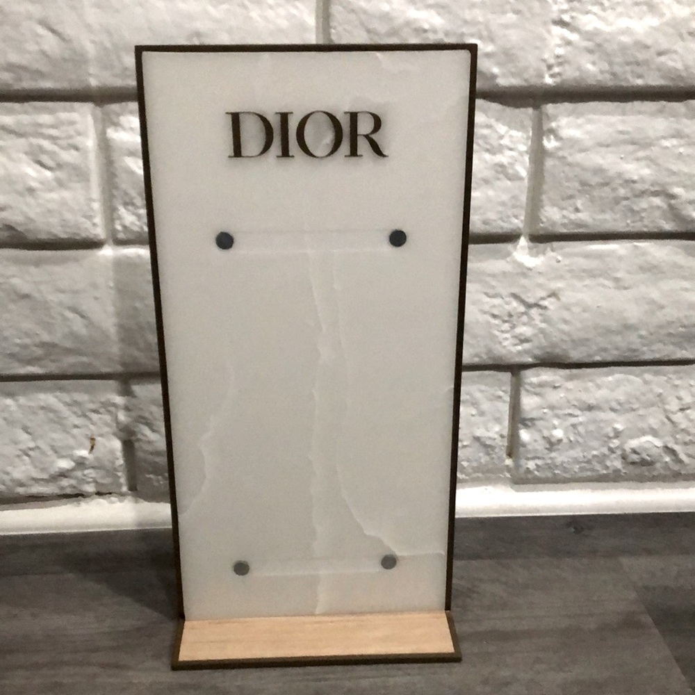 Dior Display Unit